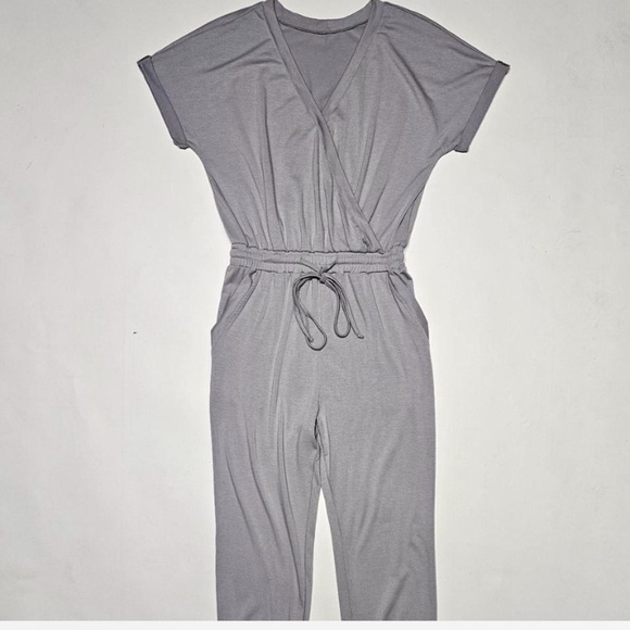 Grey jumpsuit, size M - Picture 1 of 7